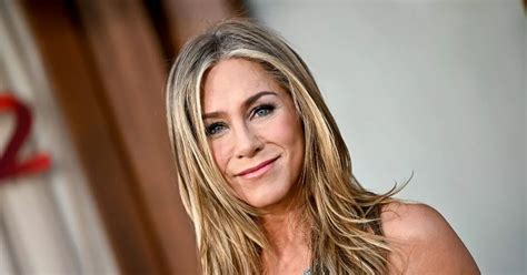 jennifer aniston najed|Jennifer Aniston, 54, goes completely NAKED for very steamy。